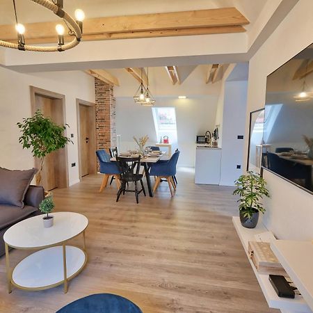 Auzlak Hisa, Apartments. Luče الغرفة الصورة