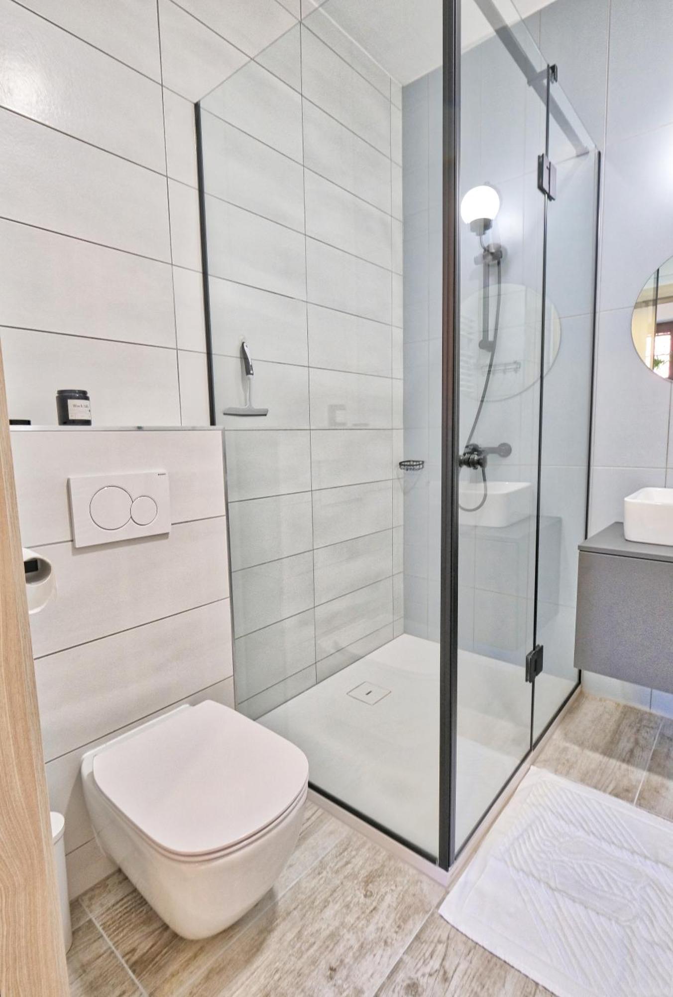 Auzlak Hisa, Apartments. Luče الغرفة الصورة
