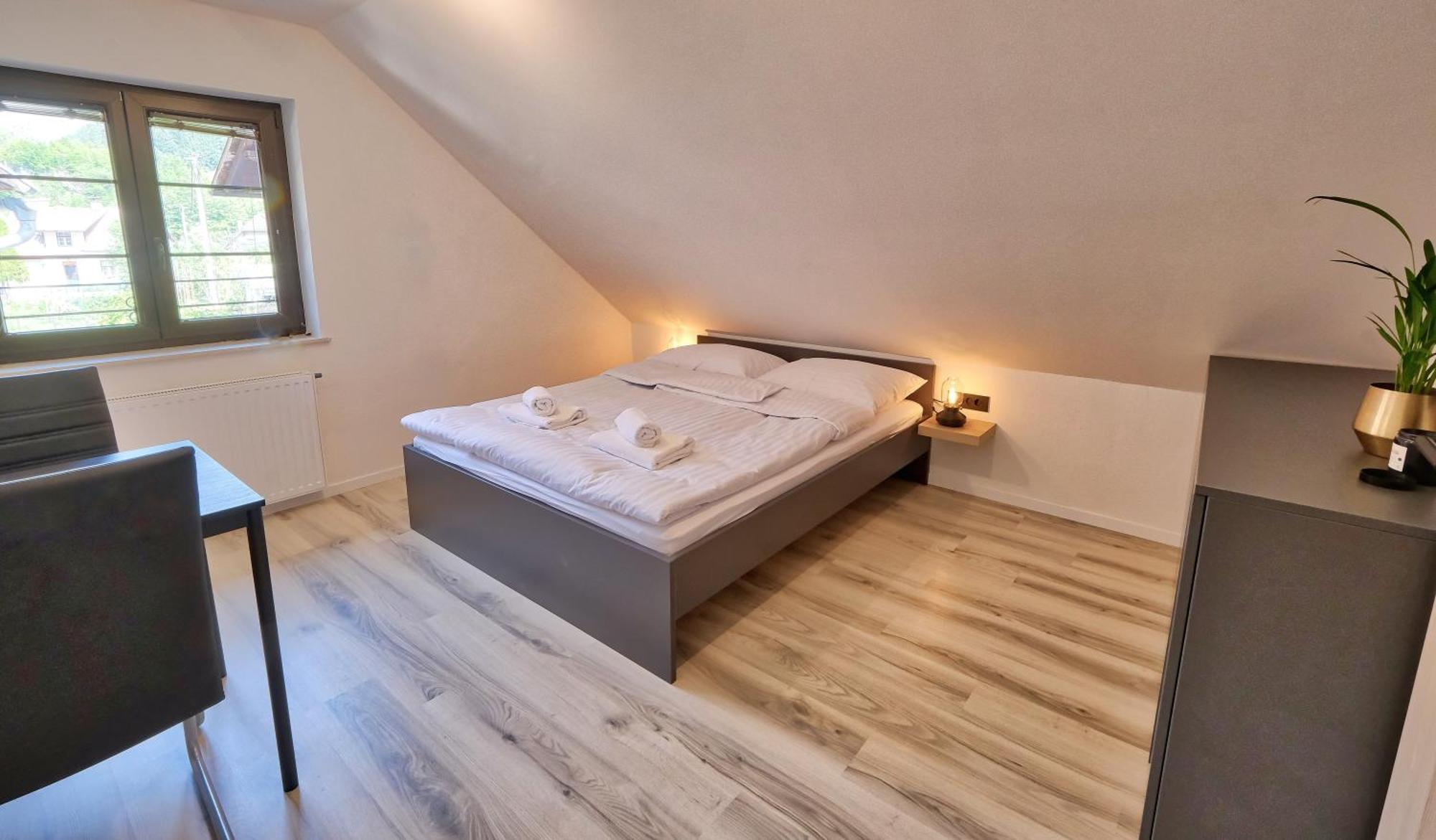 Auzlak Hisa, Apartments. Luče الغرفة الصورة